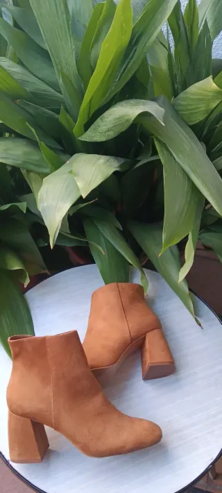 Botines sin estrenar con etiqueta.