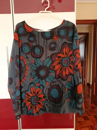 Blusa de mujer con estampado floral