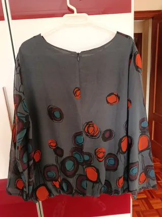 Blusa de mujer con estampado floral