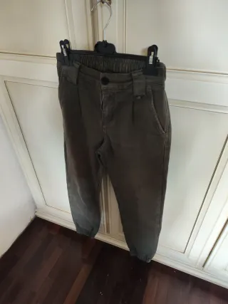 Pantaloni cargo verdi scuro taglia S