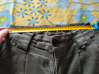Pantaloni cargo verdi scuro taglia S