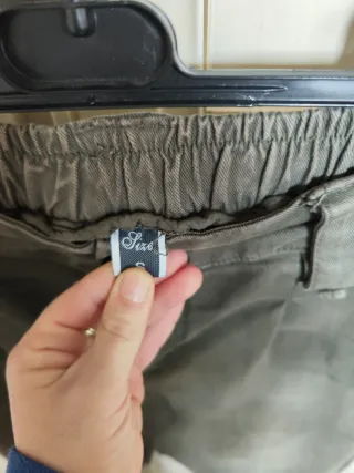 Pantaloni cargo verdi scuro taglia S