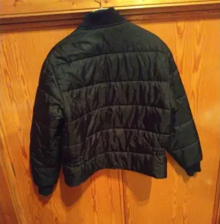 Cazadora acolchada negra