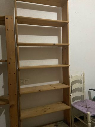 Estantería de madera