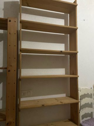 Estantería de madera