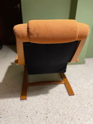 Sillón/mecedora naranja y madera nogal