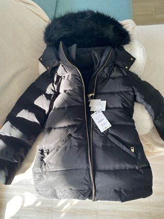 Plumífero con capucha, a estrenar