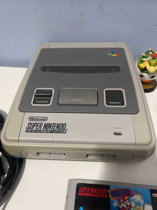 Console Super Nintendo SNES con controller e gioco