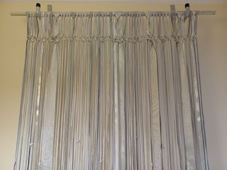 Cortina de tiras gris/plata