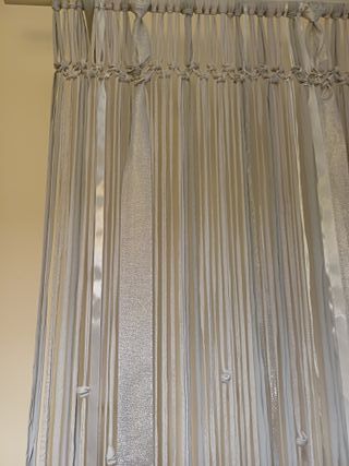 Cortina de tiras gris/plata