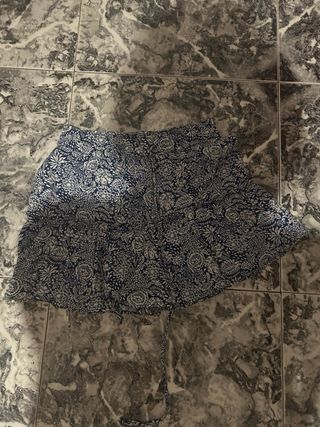 Falda estampada azul y blanca