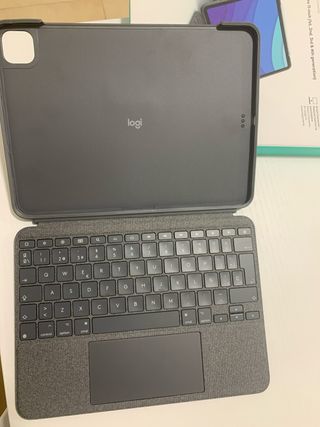 Logitech Combo Touch Teclado iPad Pro 11