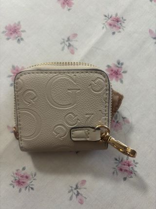 Monedero Guess Beige y Dorado