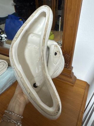 Figura abstracta cerámica persona sentada