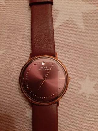 Reloj de pulsera marrón y dorado