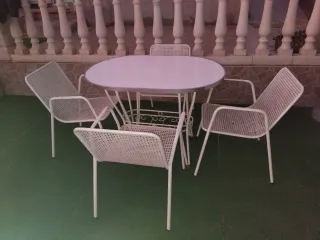 Mesa y 4 Sillas de Jardín Metálicas