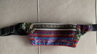 Riñonera estampada multicolor