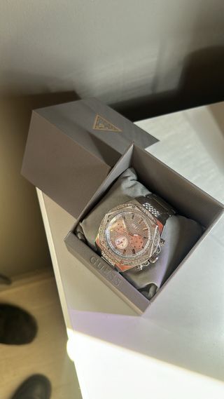 Reloj Guess Dorado y Plateado