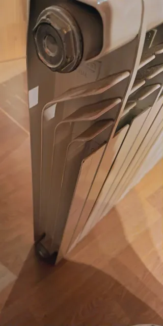 Radiador de agua blanco