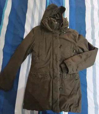 Parka verde con capucha forrada Talla S