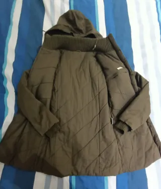 Parka verde con capucha forrada Talla S