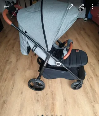 Cochecito de bebé gris y negro