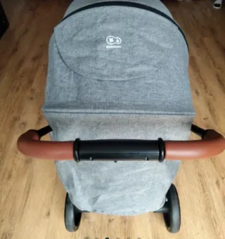 Cochecito de bebé gris y negro