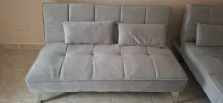 Sofá cama gris de tela
