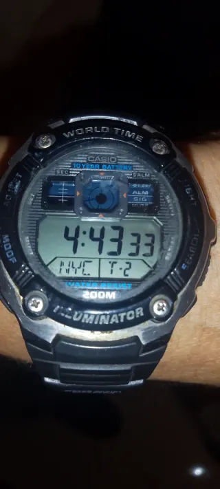 Reloj Casio World Time 200M Sumergible