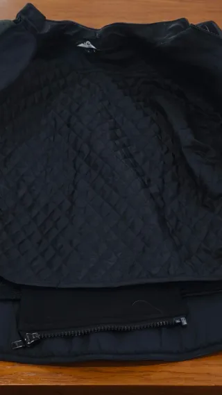 2 Chaquetas de moto y 1 pantalón.