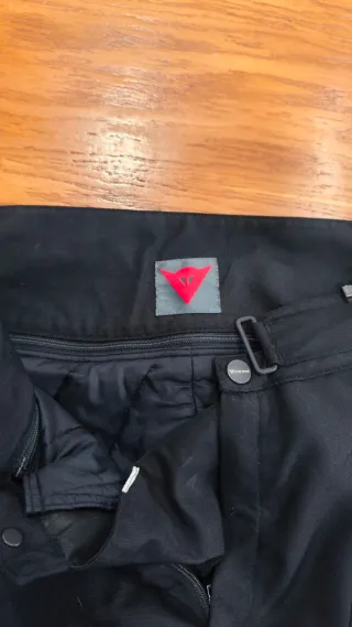 2 Chaquetas de moto y 1 pantalón.