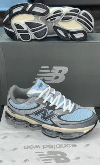 Zapatillas New Balance Negras , blanco, azul,rosa
