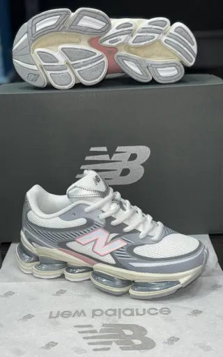 Zapatillas New Balance Negras , blanco, azul,rosa