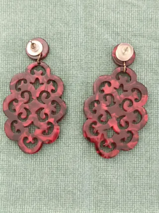 Orecchini pendenti rossi e neri