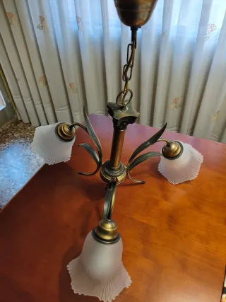 Lámpara de techo con tulipas de cristal