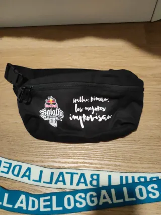 Riñonera Red Bull Batalla de Gallos Negra