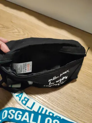 Riñonera Red Bull Batalla de Gallos Negra