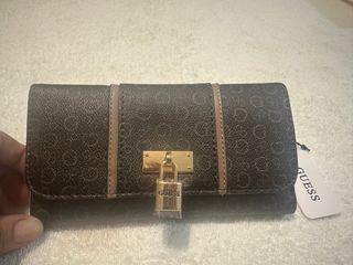 Portafogli Guess Marrone con Lucchetto Dorato