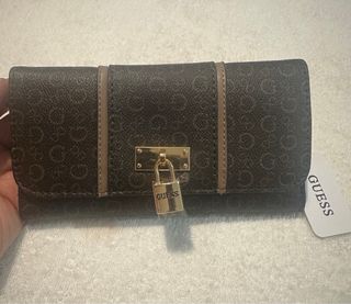 Portafogli Guess Marrone con Lucchetto Dorato