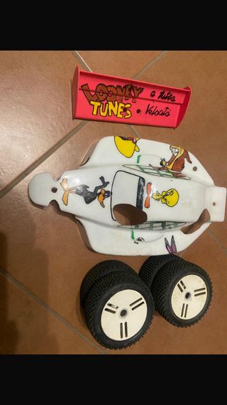 Carrozzeria Mugen MBX4 con alettone e gomme