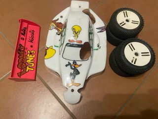 Carrozzeria Mugen MBX4 con alettone e gomme