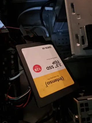 Servidor Fujitsu PRIMERGY TX150 S7 NAS. 8gb ram.