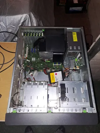 Servidor Fujitsu PRIMERGY TX150 S7 NAS. 8gb ram.