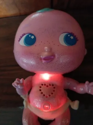 Muñeca bellies brillante.