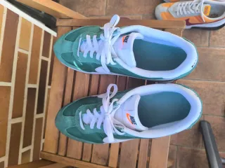 Zapatillas Nike Verdes y Blancas