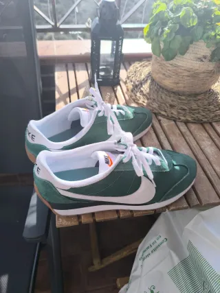 Zapatillas Nike Verdes y Blancas