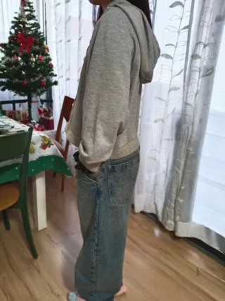 Sudadera de chica, juvenil gris con estampado