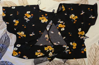 Top H&M floral negro mujer