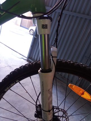 Bicicleta Mondraker Verde y Blanca