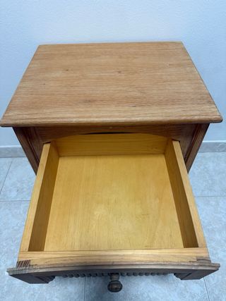 Mesita de noche madera maciza 3 cajones